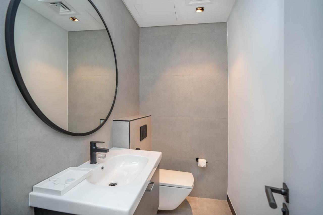 Pristine 1 Bedroom - Business Bay Apartment *